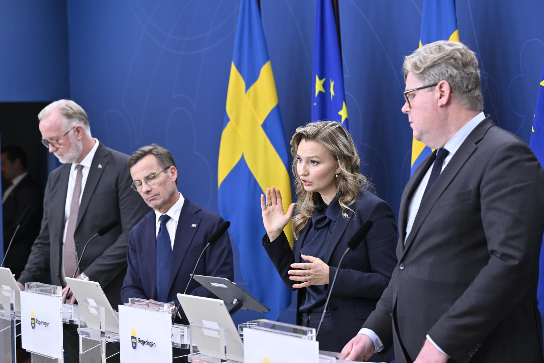 Arbetsmarknads- och integrationsminister Johan Pehrson (L), statsminister Ulf Kristersson (M), vice statsminister Ebba Busch (KD), och justitieminister Gunnar Strömmer (M).