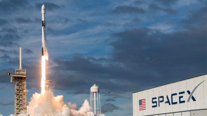 SpaceX skickar upp Starlink-satelliter (arkivbild).