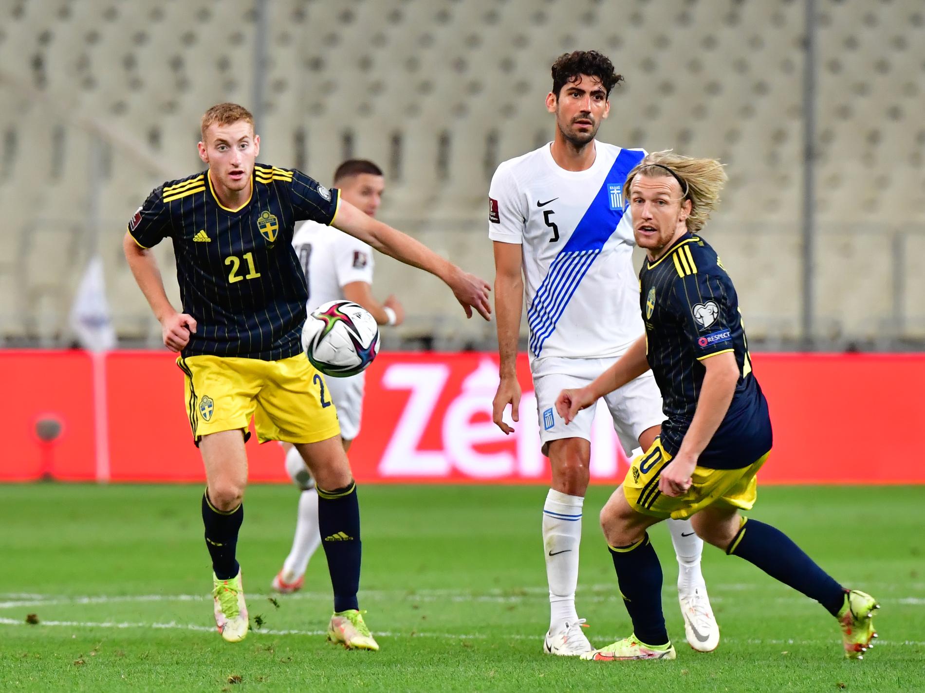 Sveriges Alexander Isak och Emil Forsberg under onsdagens VM-kvalmatch mellan Grekland och Sverige.