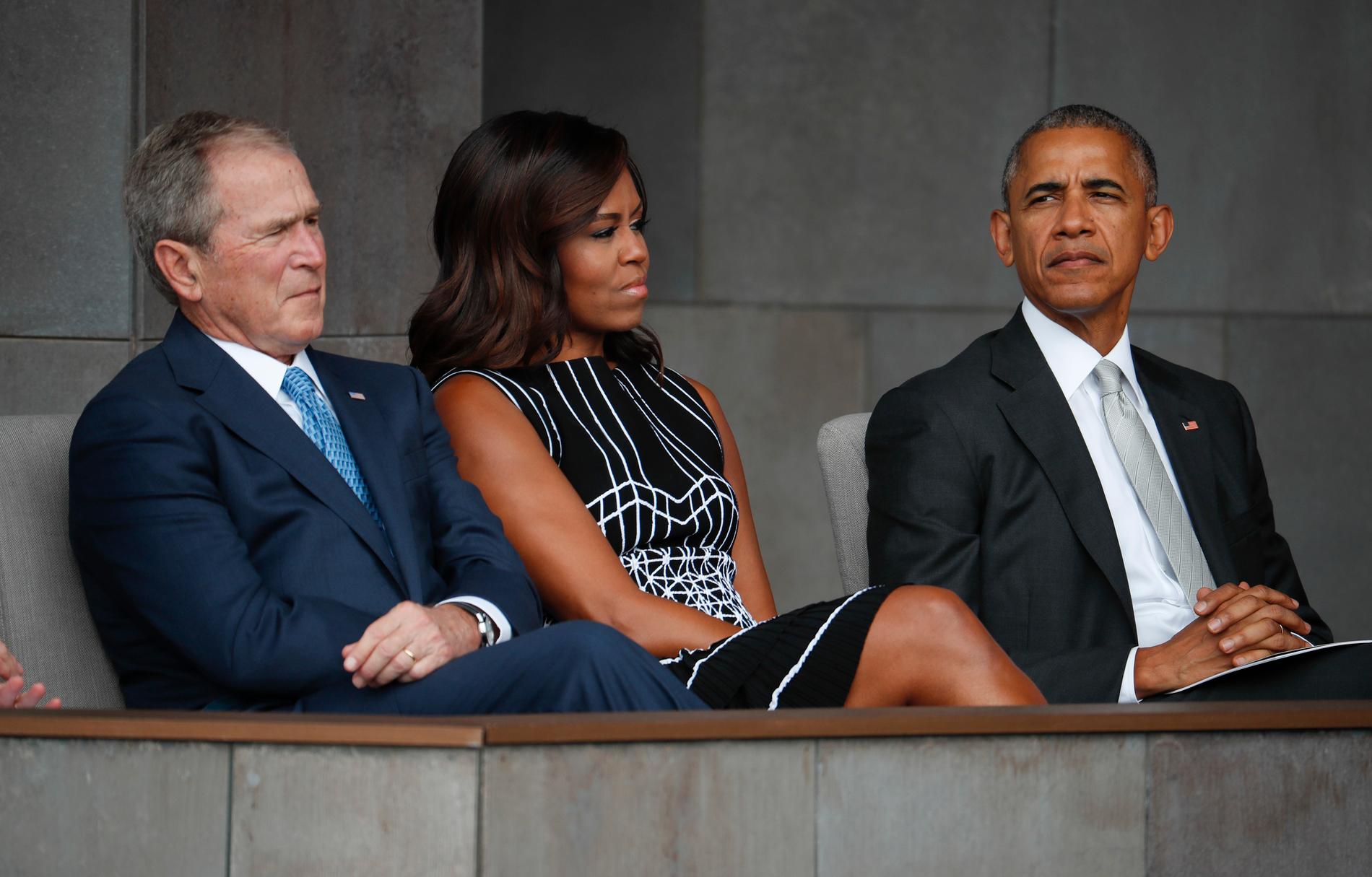 USA:s tidigare president George W Bush tillsammans med dåvarande presidentparet Michelle och Barack Obama 2016.