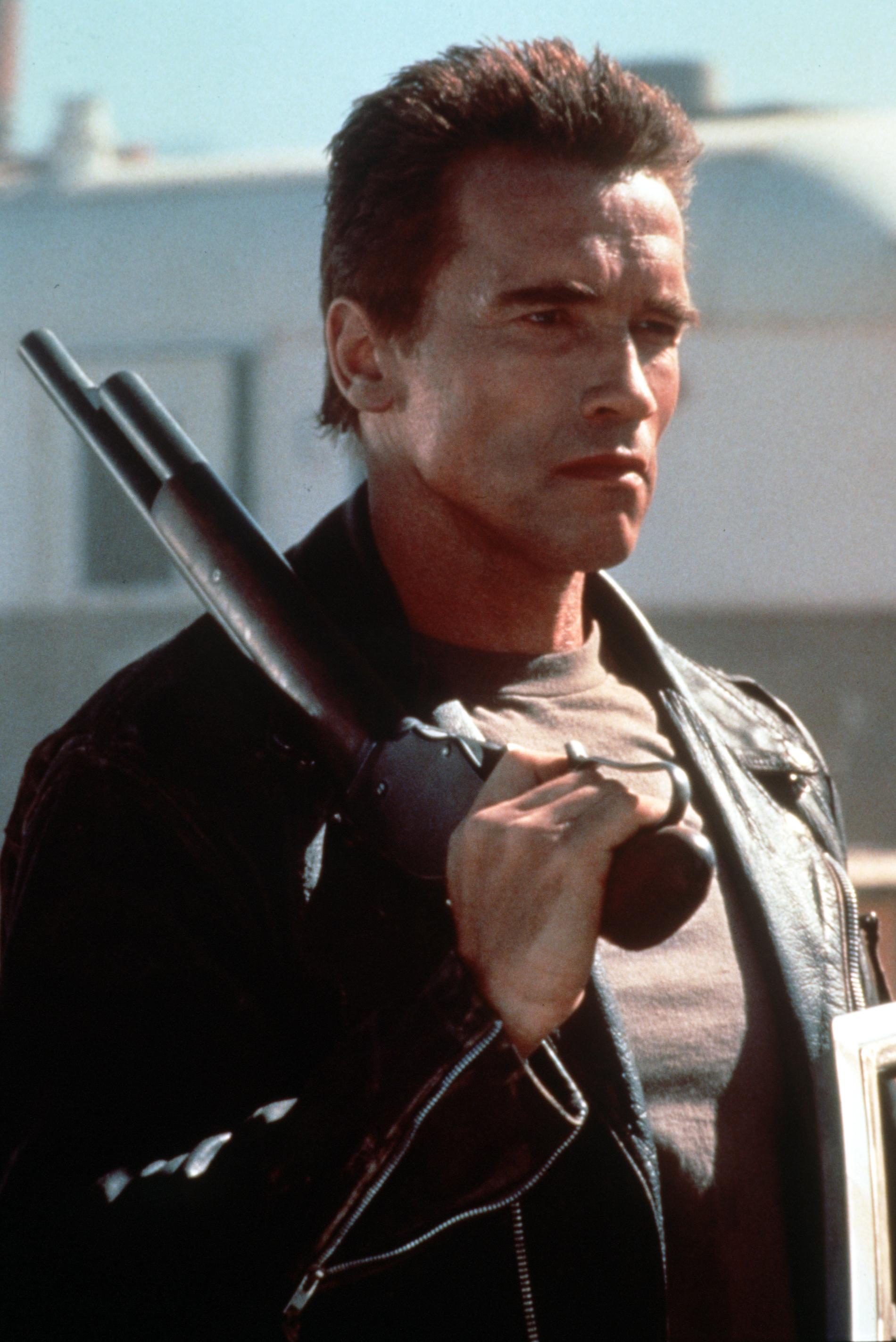 Arnold Schwarzenegger i Terminator 2, 1991. Terminator Dark Fate är enligt James Cameron den direkta uppföljaren till denna film.