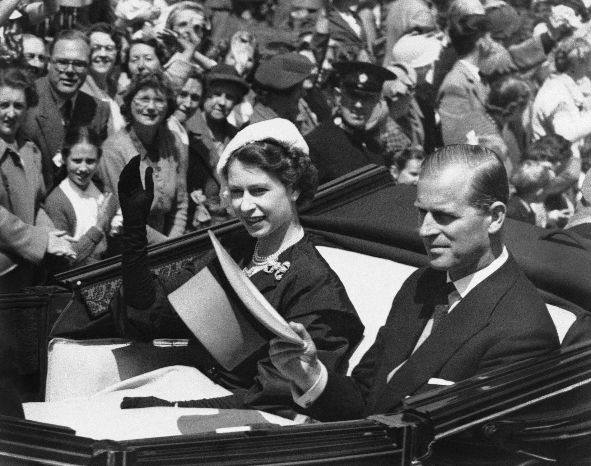 Drottning Elizabeth II och hennes nu avlidne man prins Philip, hertig av Edinburgh, år 1952.