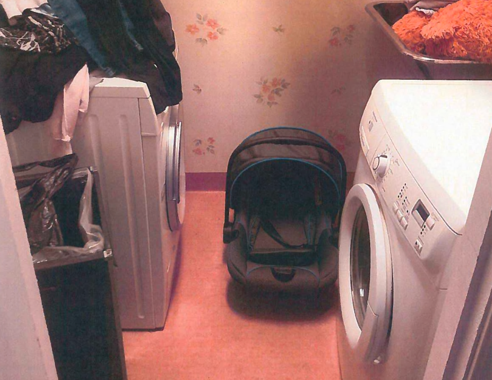 Flickan i Eslöv ska tidvis ha hållits inspärrad i tvättstugan, fastbunden i en bilbarnstol.