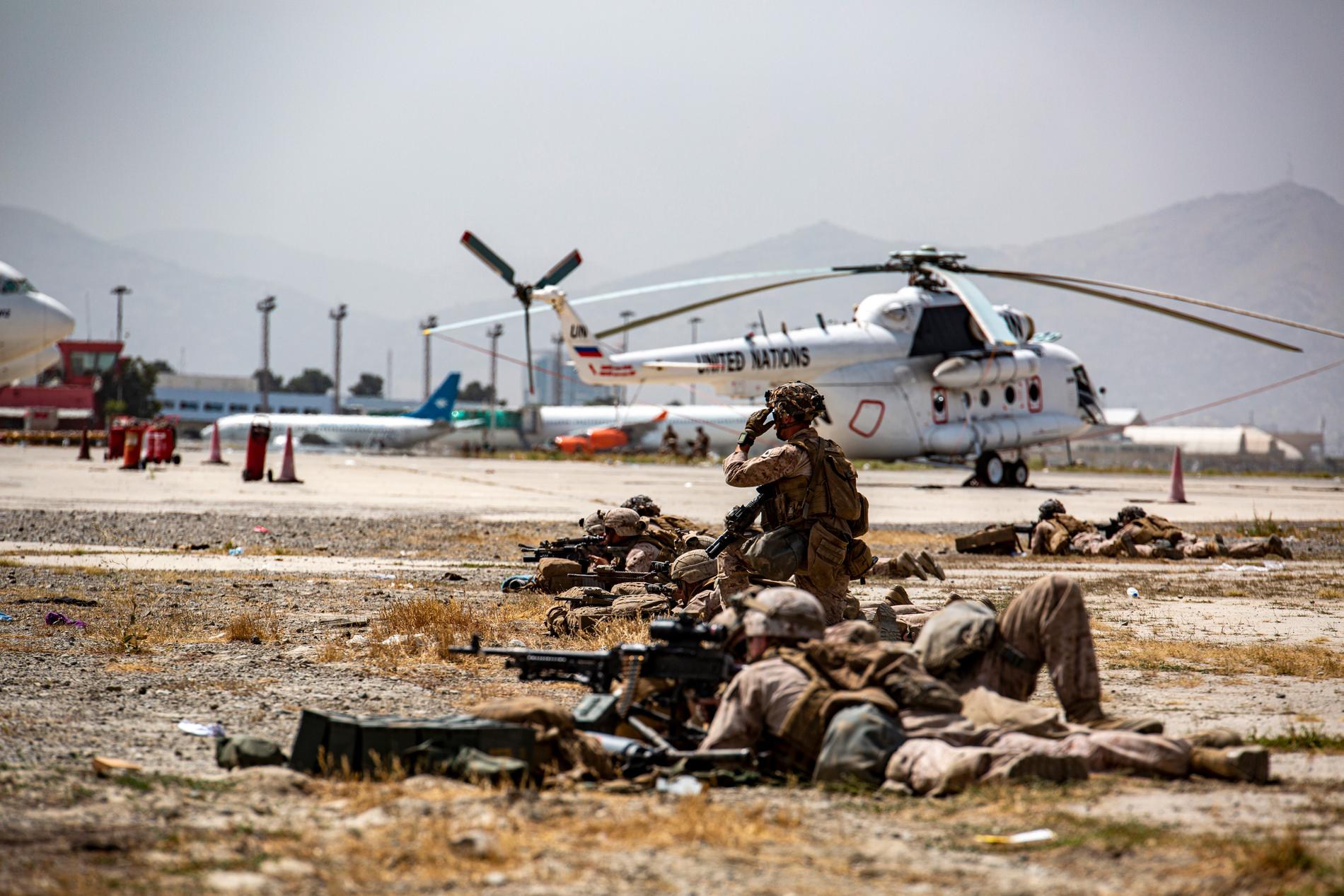 Amerikanska soldater vid Hamid Karzai-flygplatsen i Kabul.