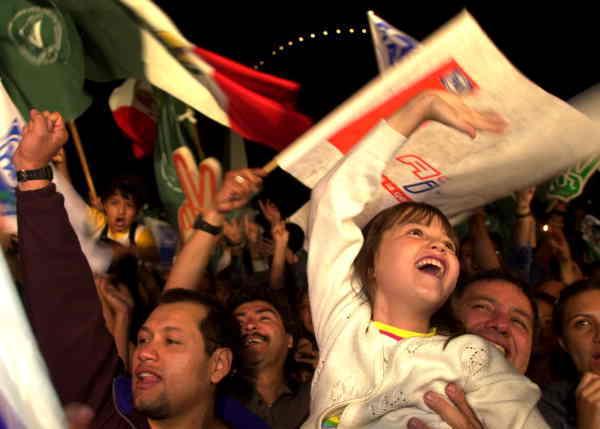 MAXAT Glada medborgare under presidentvalet i världens tredje lyckligaste land: Mexiko.