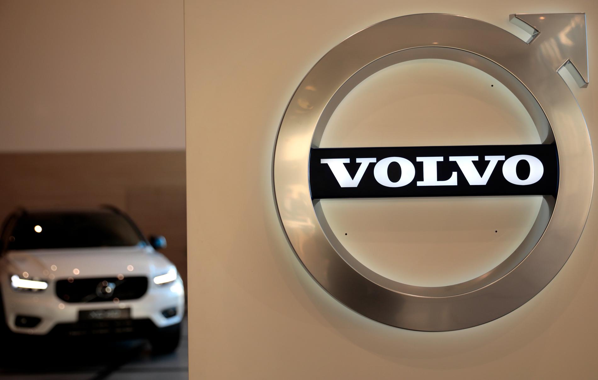 Volvo Cars drar ner på antalet anställda tjänstemän.
