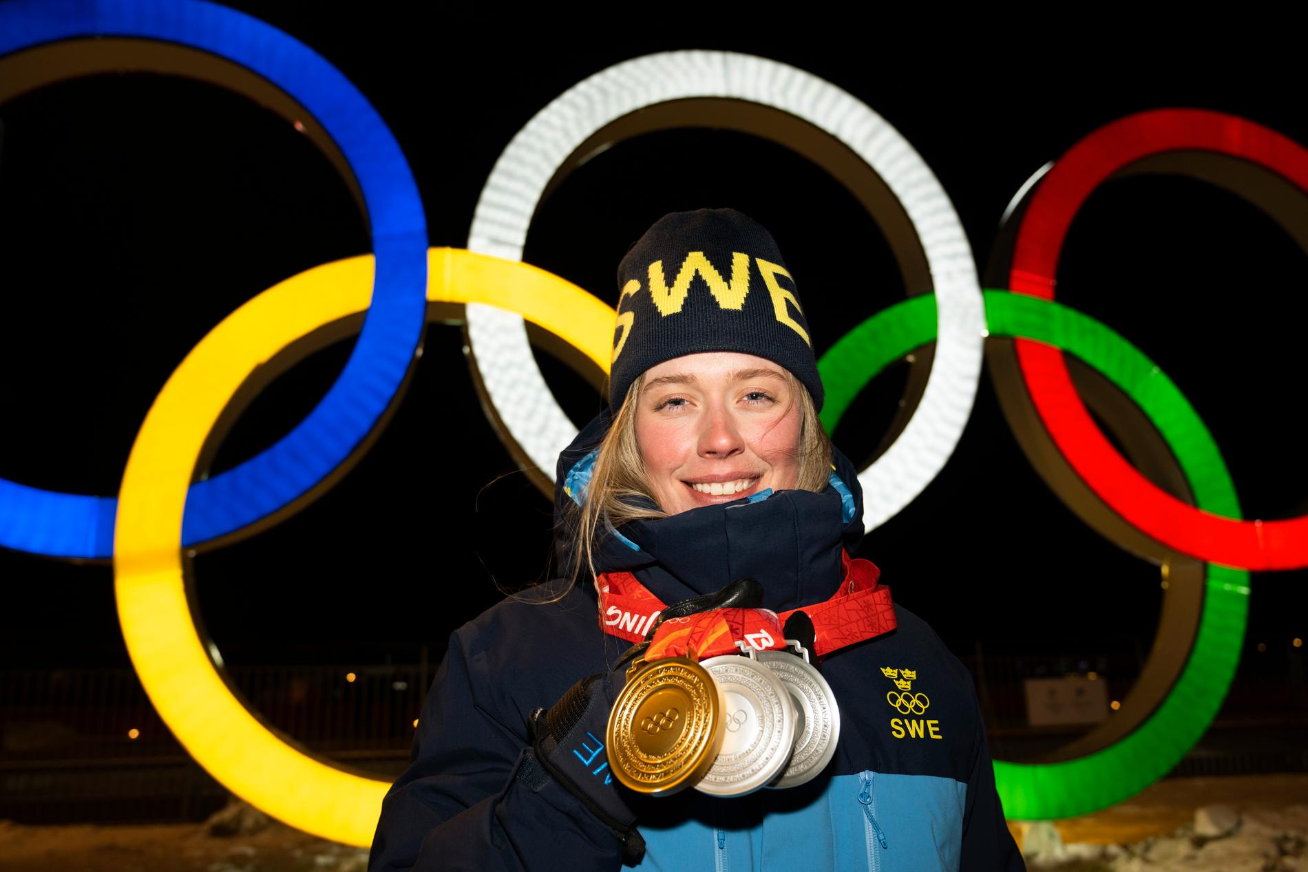 Elvira Öberg tog tre medaljer, varav ett guld, i sitt första OS i Peking för ett år sedan. Arkivbild.