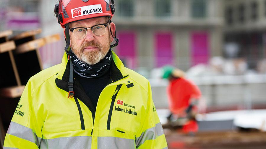 Vi byggarbetare har allt för länge byggt på marknadens villkor. Därför lägger vi fram fem konkreta förslag för en ansvarsfull statlig bostadspolitik, skriver Byggnads ordförande Johan Lindholm.