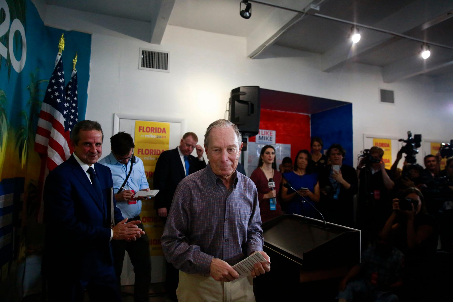 Mike Bloomberg under en pressträff i Miami tidigare i dag. 