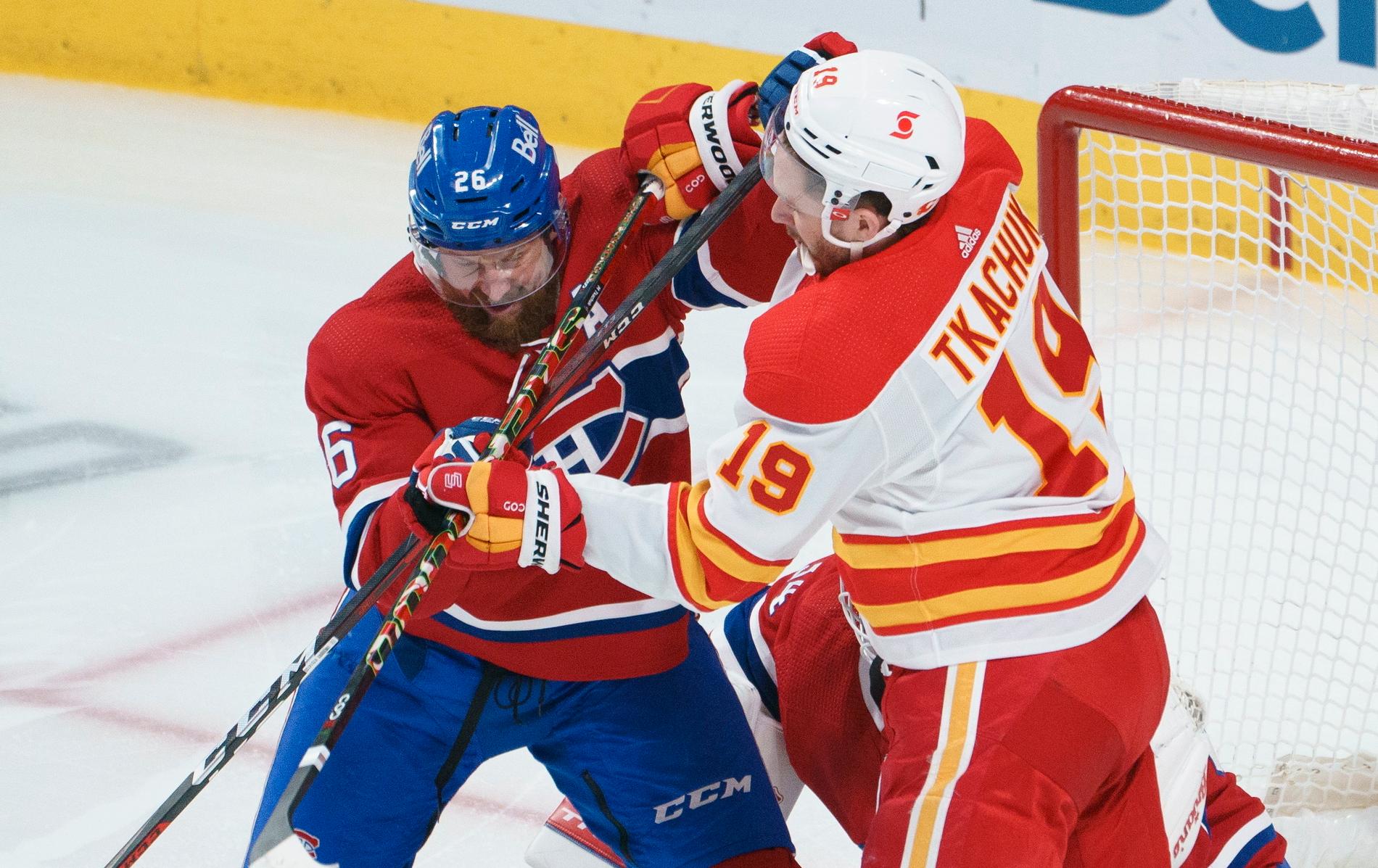 Montreals Jeff Petry och Calgarys Matthew Tkachuk illustrerar lagens kamp om en plats i NHL-slutspelet.