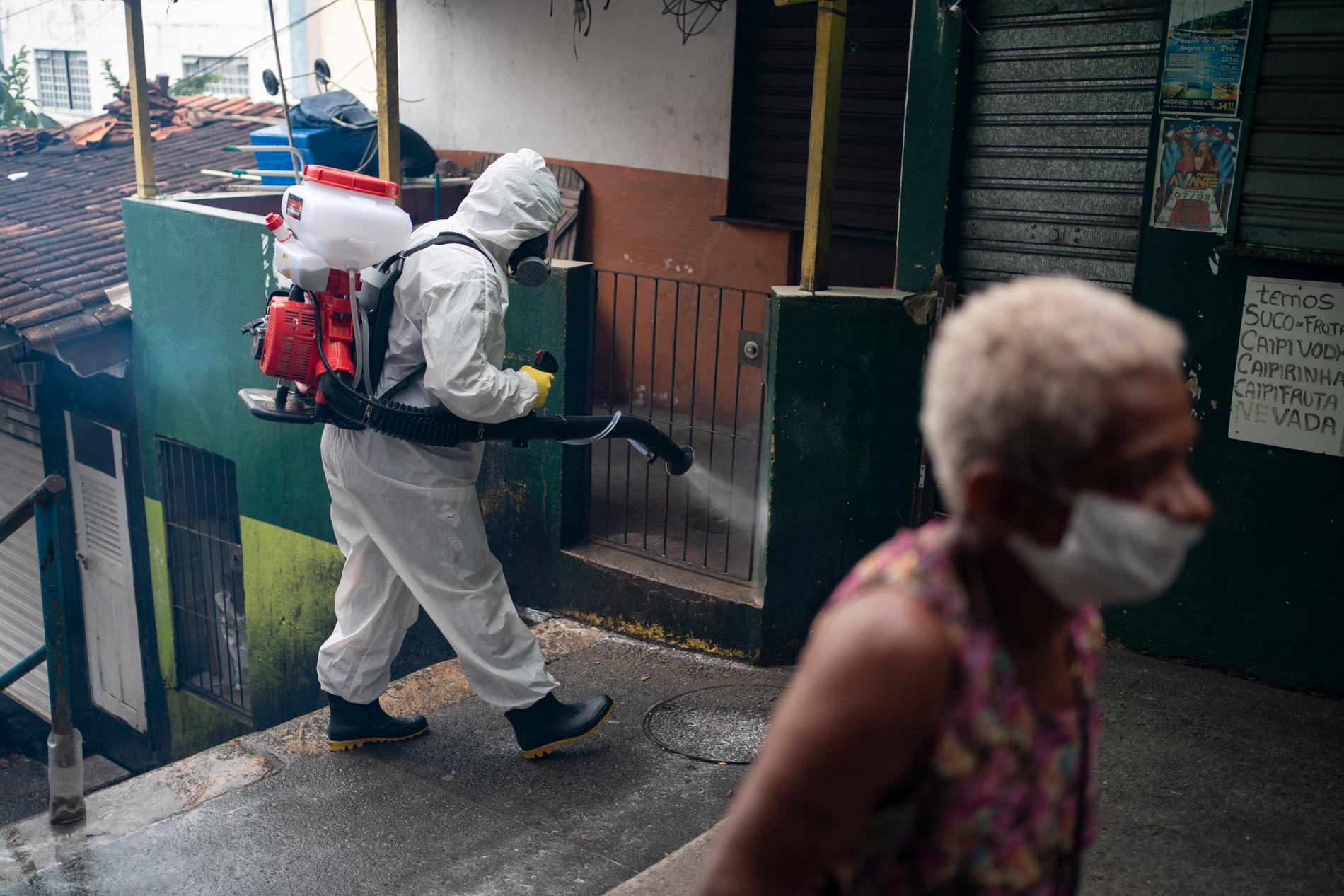 Desinficeringsarbete i Rio de Janeiro. Arkivbild.