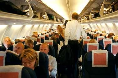 Sjuk av flyget Varje år dör ett tusental passagerare i luften. Rör på dig   och undvik spriten   så minskar risken för blodpropp.