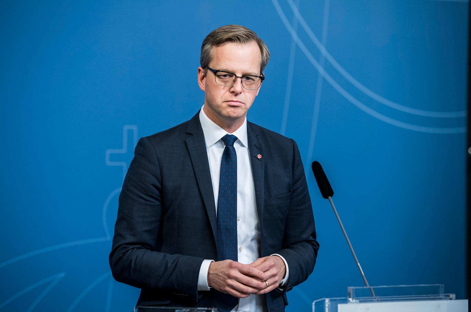 Mikael Damberg (S) närings- och innovationsminister vid en pressträff. 