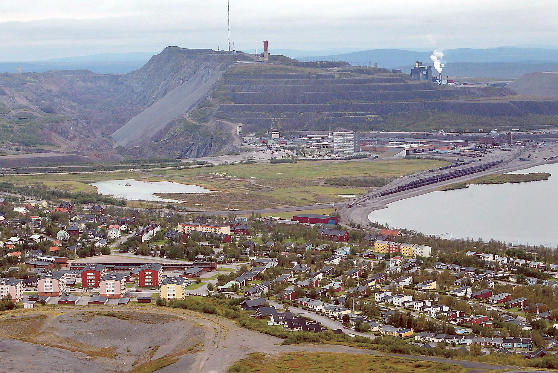 Varning för ras På grund av gruvdriften i Kiruna så hotas staden av ras och sprickor. Därför måste hela samhället flyttas.