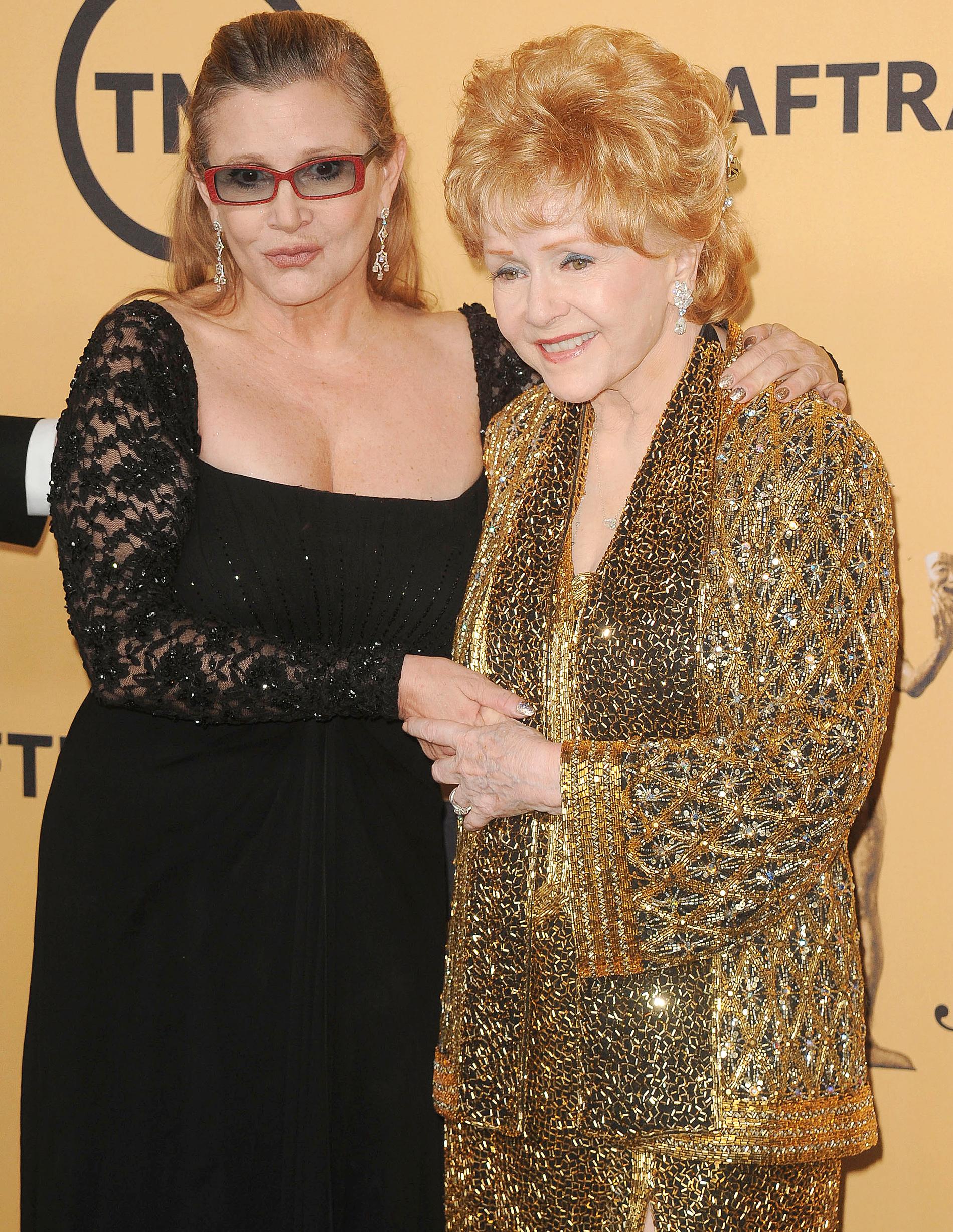 Carrie Fisher tillsammans med sin mamma Debbie Reynolds.