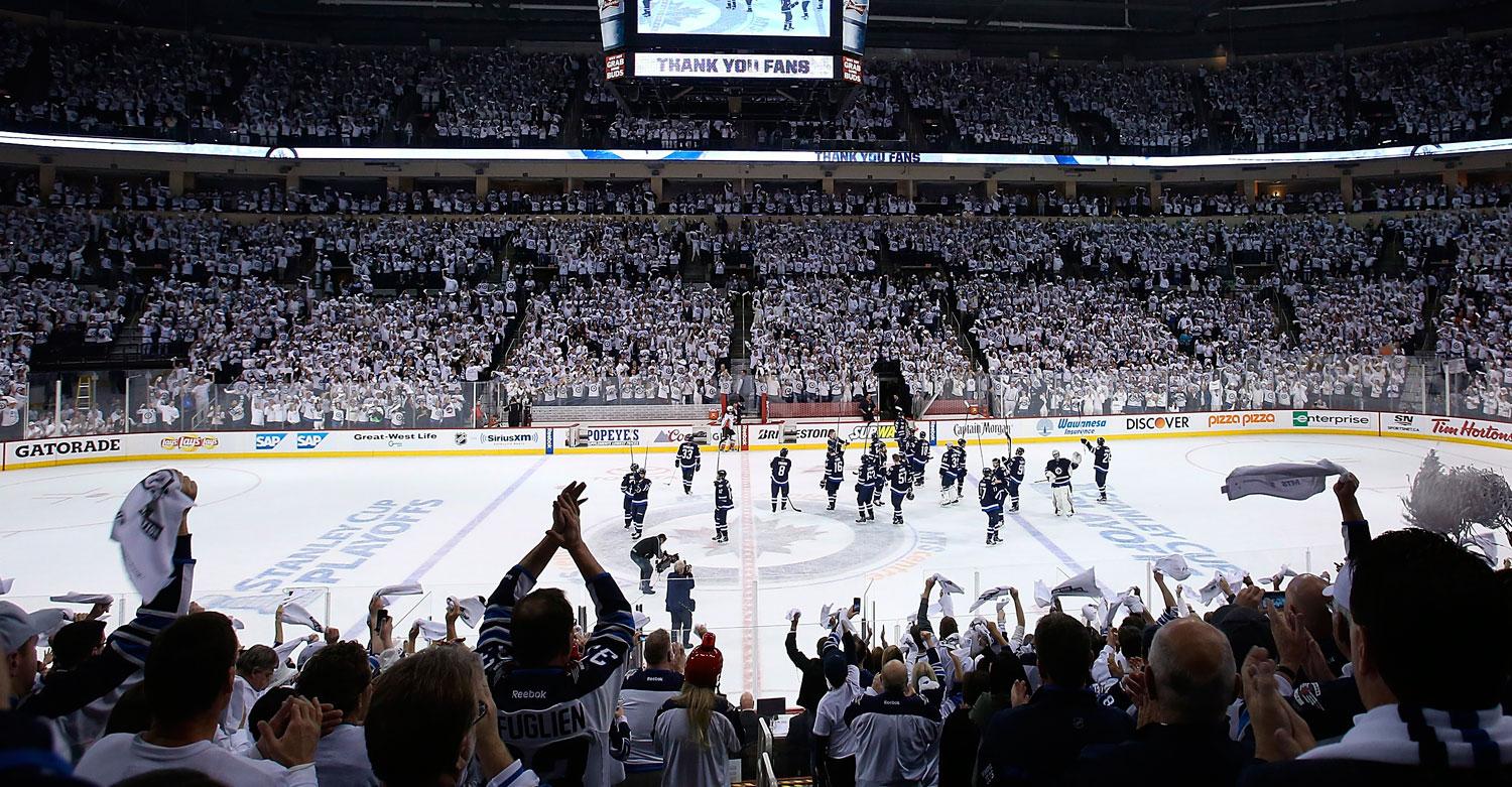 Winnipeg-fansen hyllade sina hjältar efter nattens uttåg ur Stanley Cup-slutspelet.