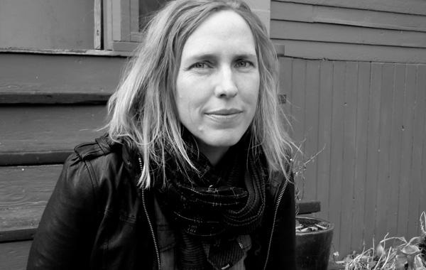 Kanadesiska författaren Miriam Toews är aktuell på svenska med romanen ”Kvinnor som pratar”.