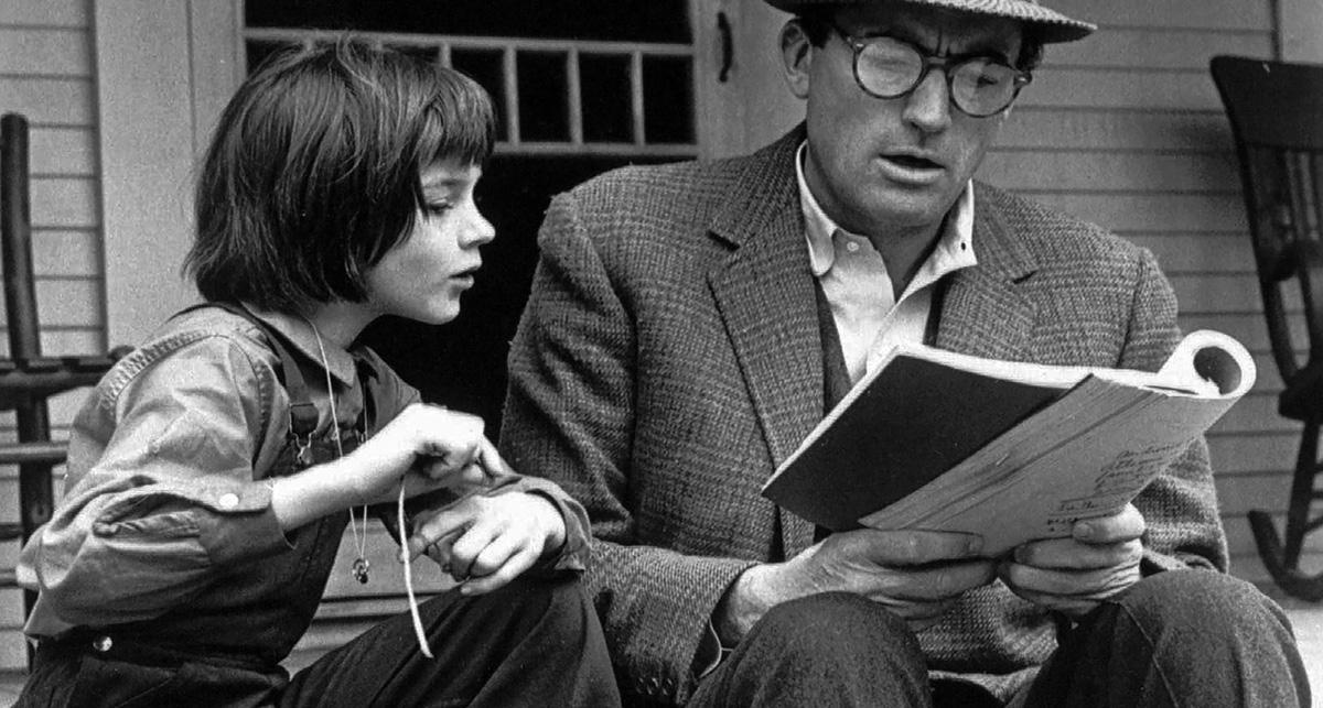 Scout Finch (Mary Badham) i ”Att döda en härmtrast” – en klassisk pojkflicka. Här med pappa Atticus Finch (Gregory Peck).
