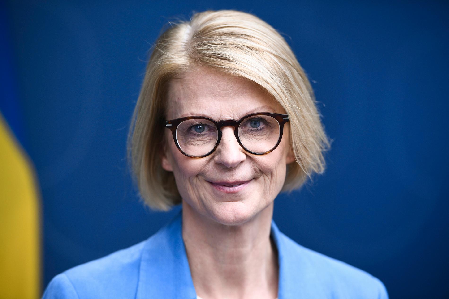 Finansminister Elisabeth Svantesson efter pressträff där hon presenterade nyheter om regeringens arbete med att bekämpa fusk och felaktiga utbetalningar i transfereringssystemet.