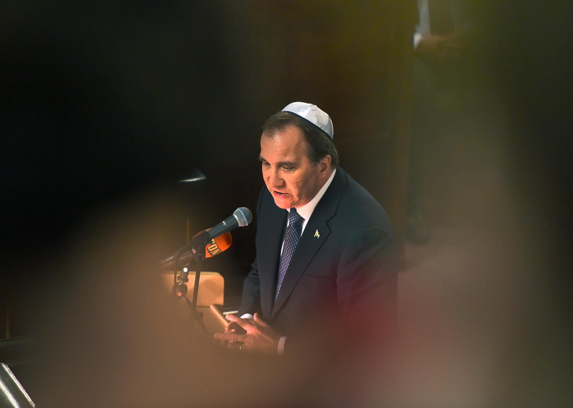 Statsminister Stefan Löfven (S) reser nästa vecka till Israel för att delta i 75-årsminnet av befrielsen av Auschwitz. Här talar han på Förintelsens minnesdag i Malmö synagoga. Arkivbild.