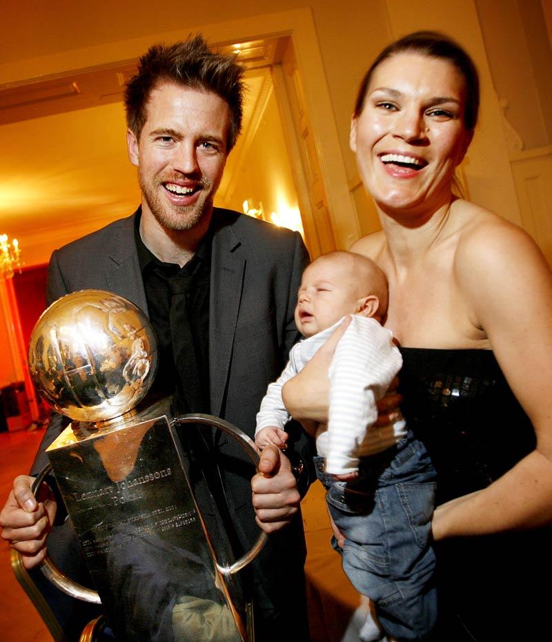 Guldrus Kalmar FF, där Malins sambo Joachim Lantz spelar, tog allsvenskt guld i november - två månader tidigare föddes parets tredje barn. Inget dåligt 2008 för Fotbollsfrun!