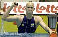 IN I VÄRLDSELITEN - PÅ 47 SEKUNDER Nu har Stefan Nystrand fått sitt stora internationella genombrott. I går vann han 100 meter fritt på kortbane-EM. Jakten på simkungen Lars Frölander har börjat på allvar 