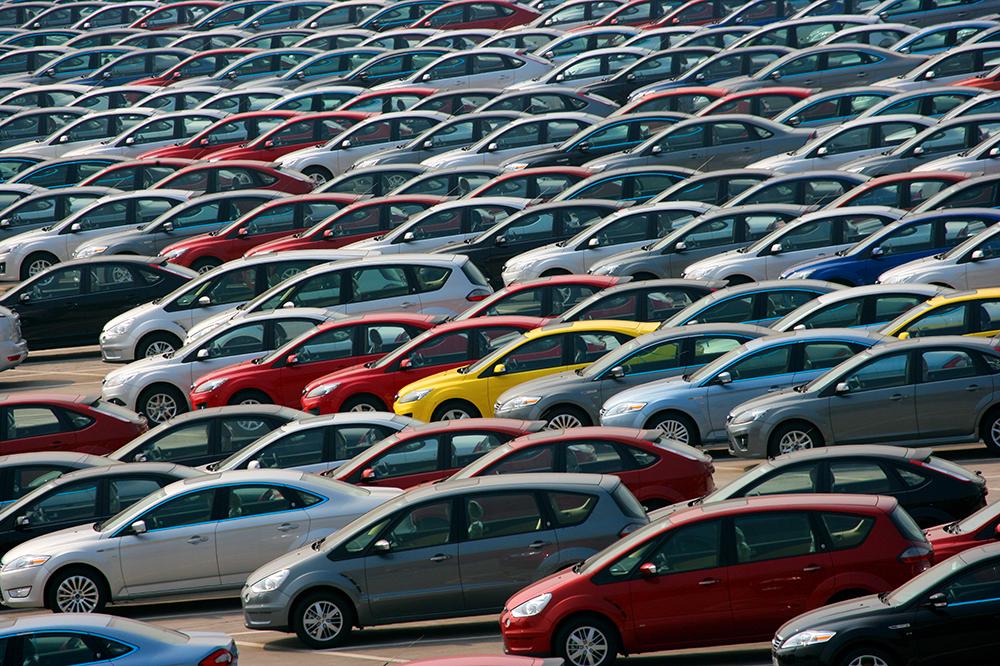 Försäljningen av begagnade bilar ökade med närmare fem procent i juni, jämfört med samma månad förra året.