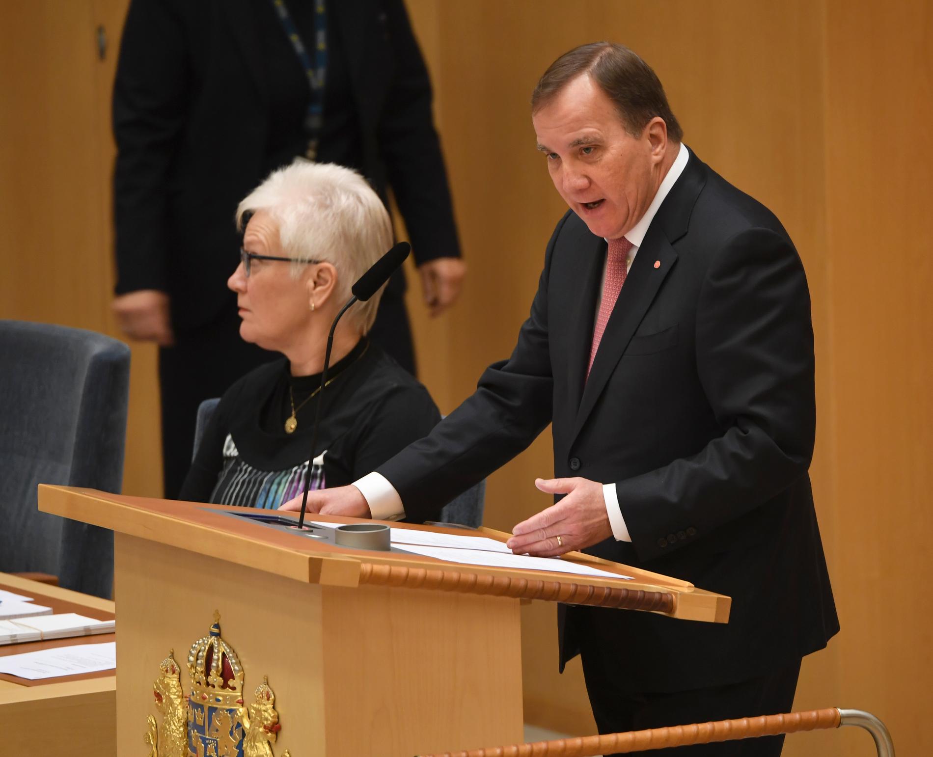 Statsminister Stefan Löfven (S) försvarade januariavtalet i riksdagsdebatten.