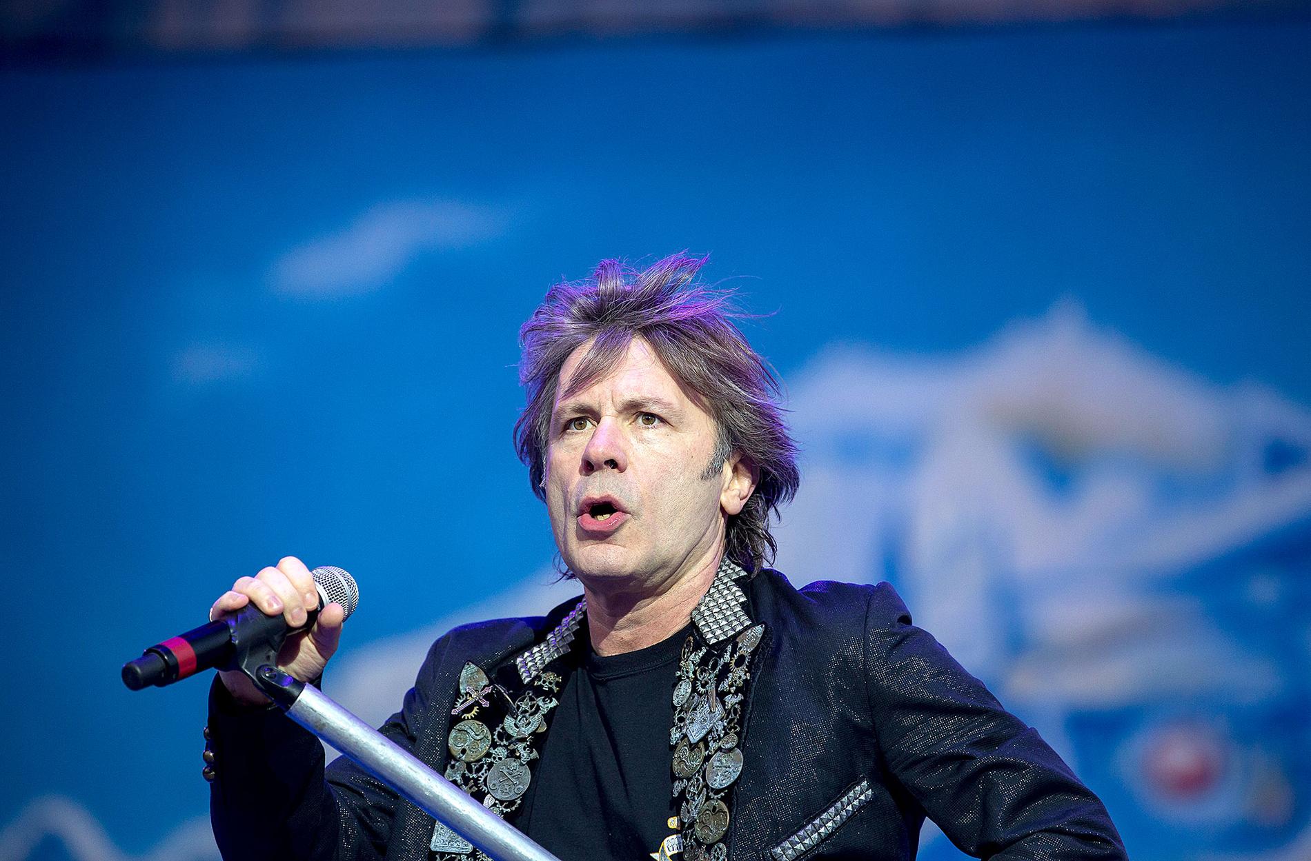 Iron Maiden-sångaren Bruce Dickinson uppräder på Malmö stadion sommaren 2013.