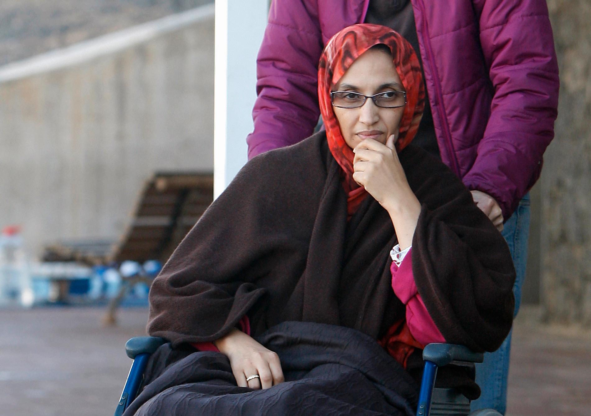 Aminatou Haidar, från Västsahara, hungerstrejkade i tre veckor 2009 på en flygplats i Spanien. Marockanska myndigheter släppte inte in henne i Västsahara eftersom hon inte ville uppge sin nationalitet som marockansk.