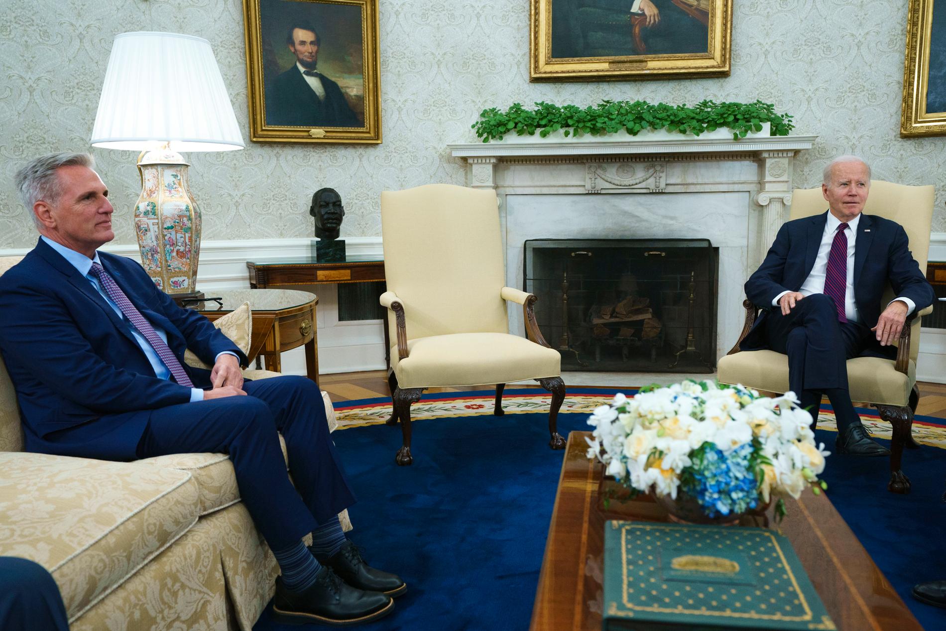 McCarthy och Biden vid mötet i Vita huset i tisdags.