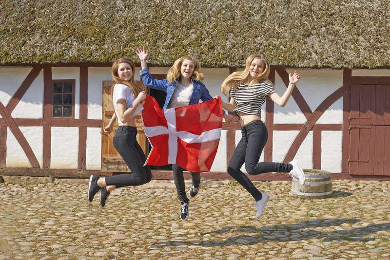 Enligt Eurostat är danskarna fort­farande lyckligast i Europa - medan fransmännen fortsätter att sura.