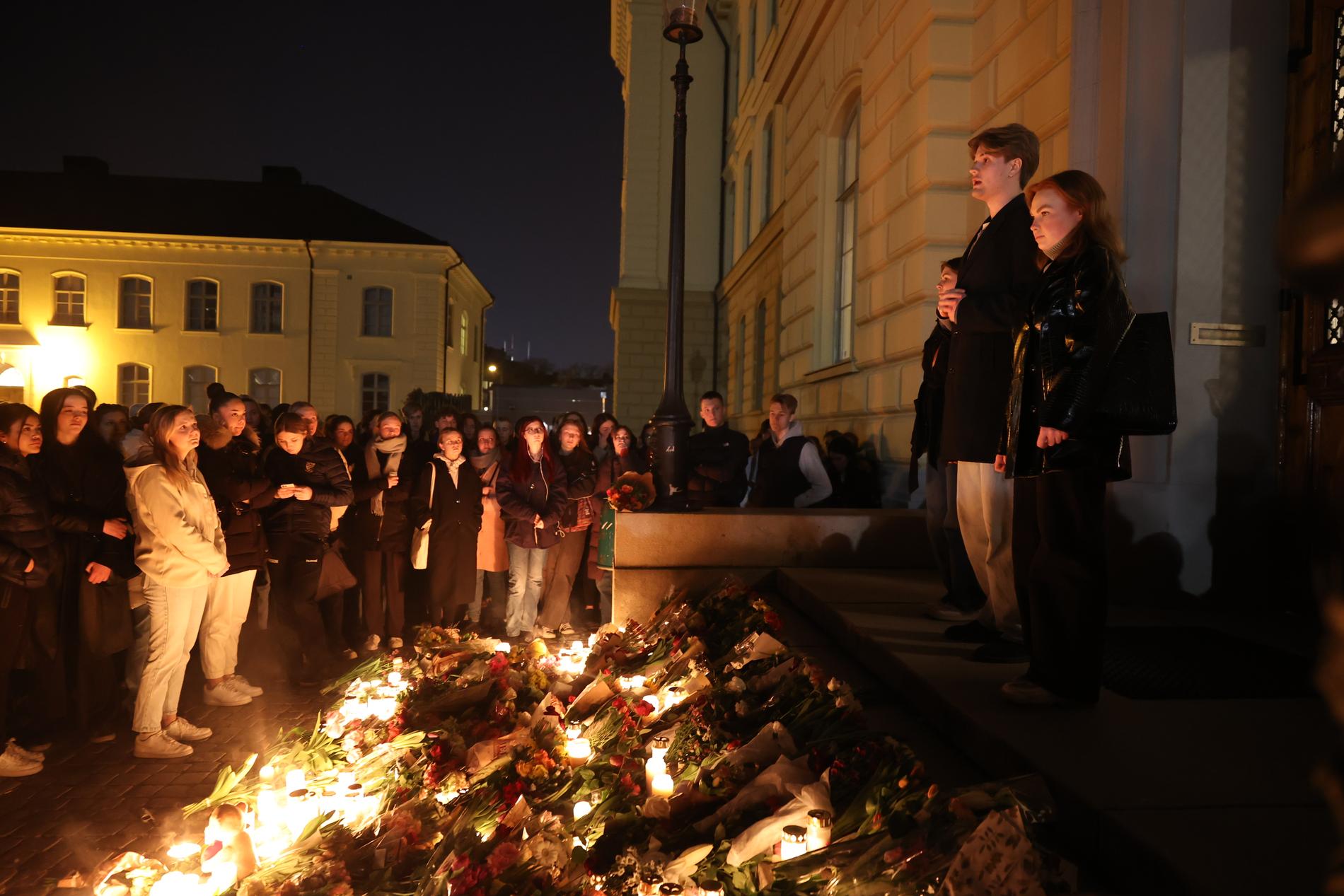Under tisdagskvällen anordnades minnesstund för att hedra offren i skolattacken på Malmö Latin.