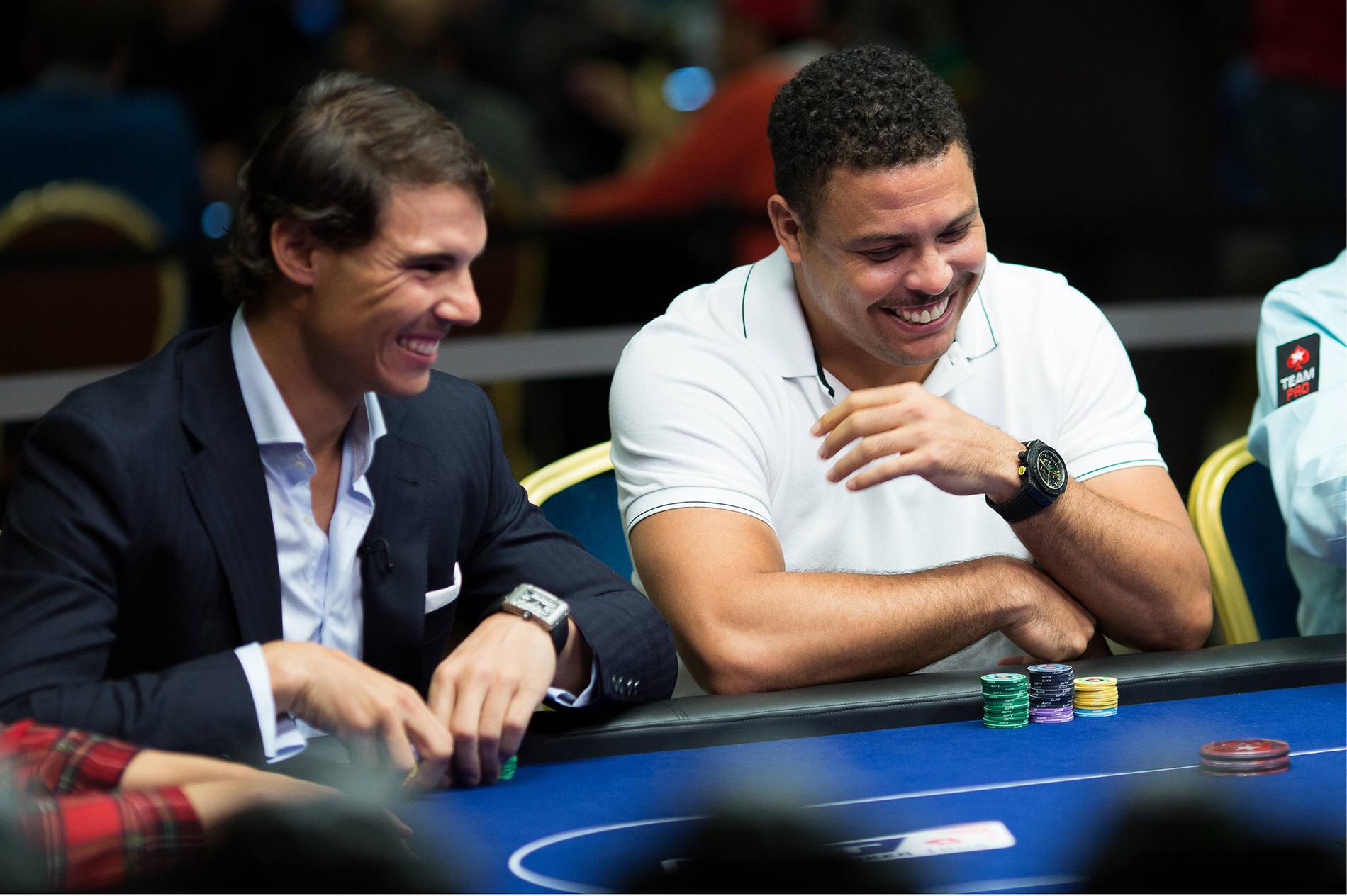 Ronaldo (t.h) är numera pokerproffs. Här med tennisstjärnan Rafael Nadal.