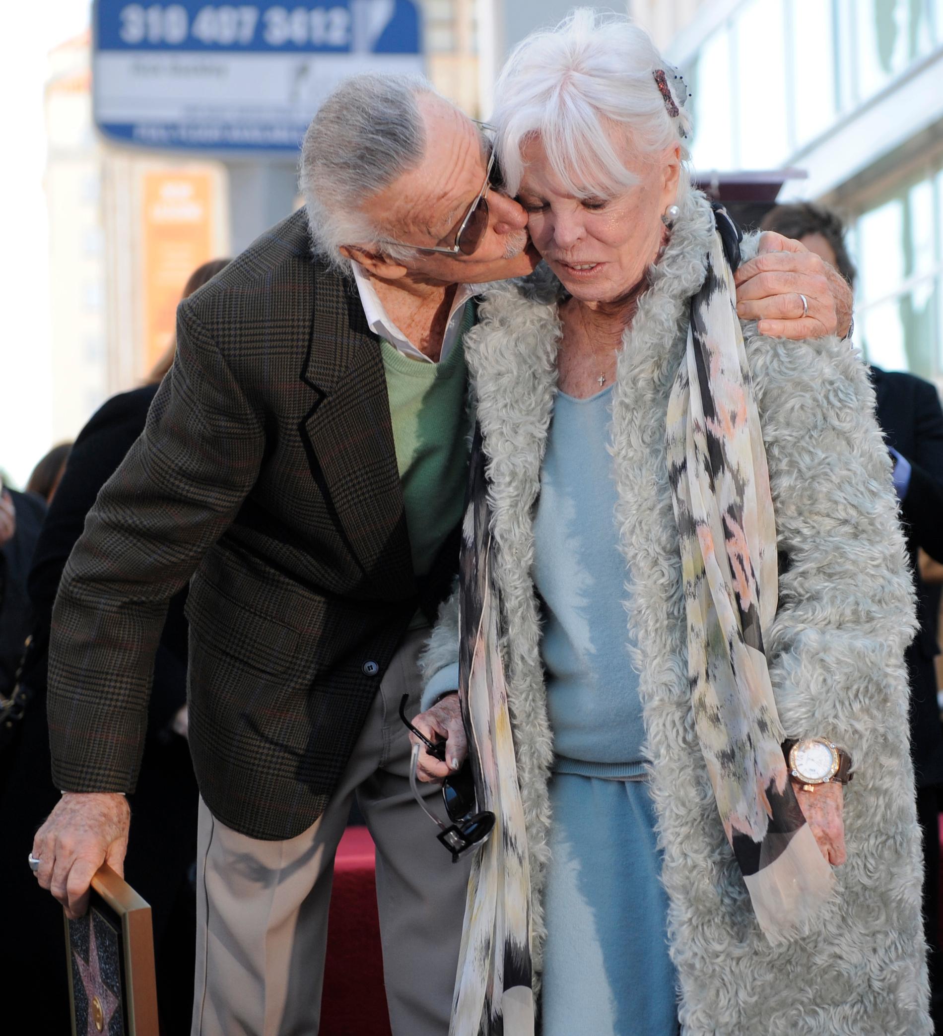 Stan Lee med sin fru Joan i Los Angeles 2011. 