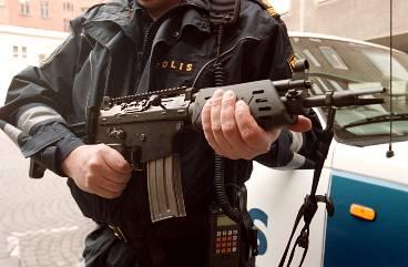Polisens nya vapen är i princip det militära AK 5 - med kortare pipa, spärrad för automateld.