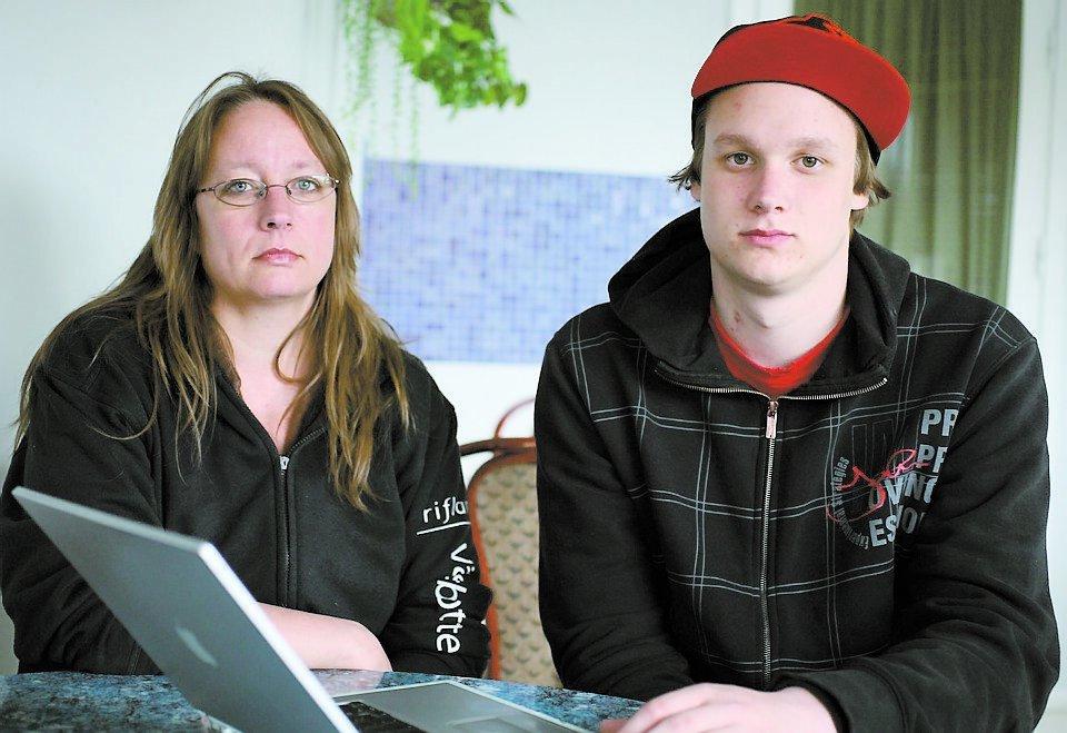 Marita Eliasson tillsammans med sonen Tommy, 16.