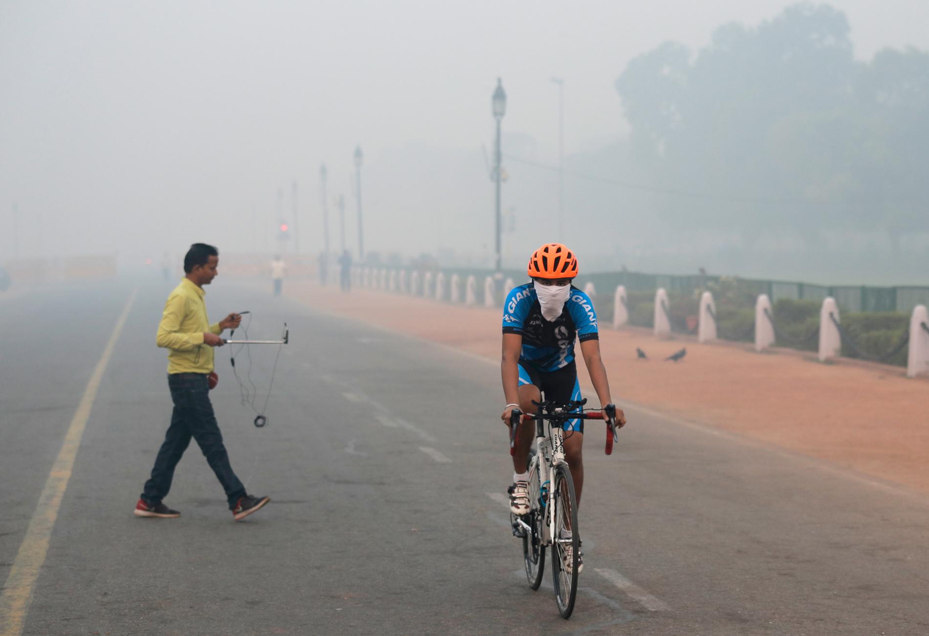 Cyklister i New Delhi efter förra årets firande. Arkivbild.