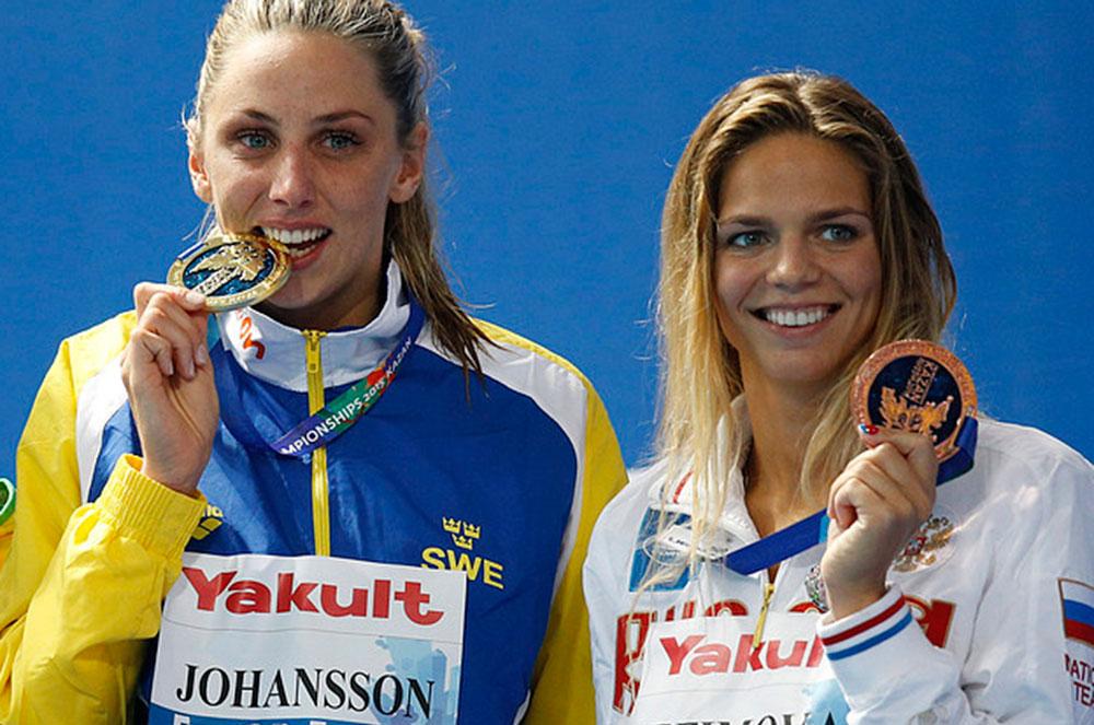 Jennie Johansson och Julia Jefimova med guld och bronsmedaljer under VM