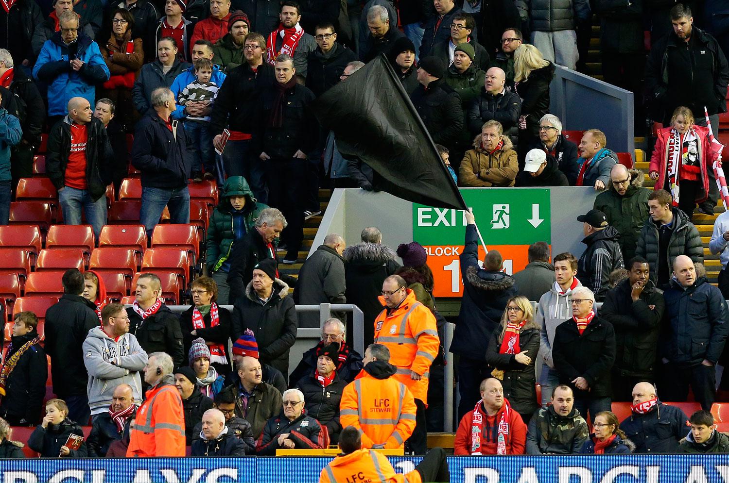 I lördagens hemmamatch mot Sunderland lämnade delar av fansen Anfield i protest.