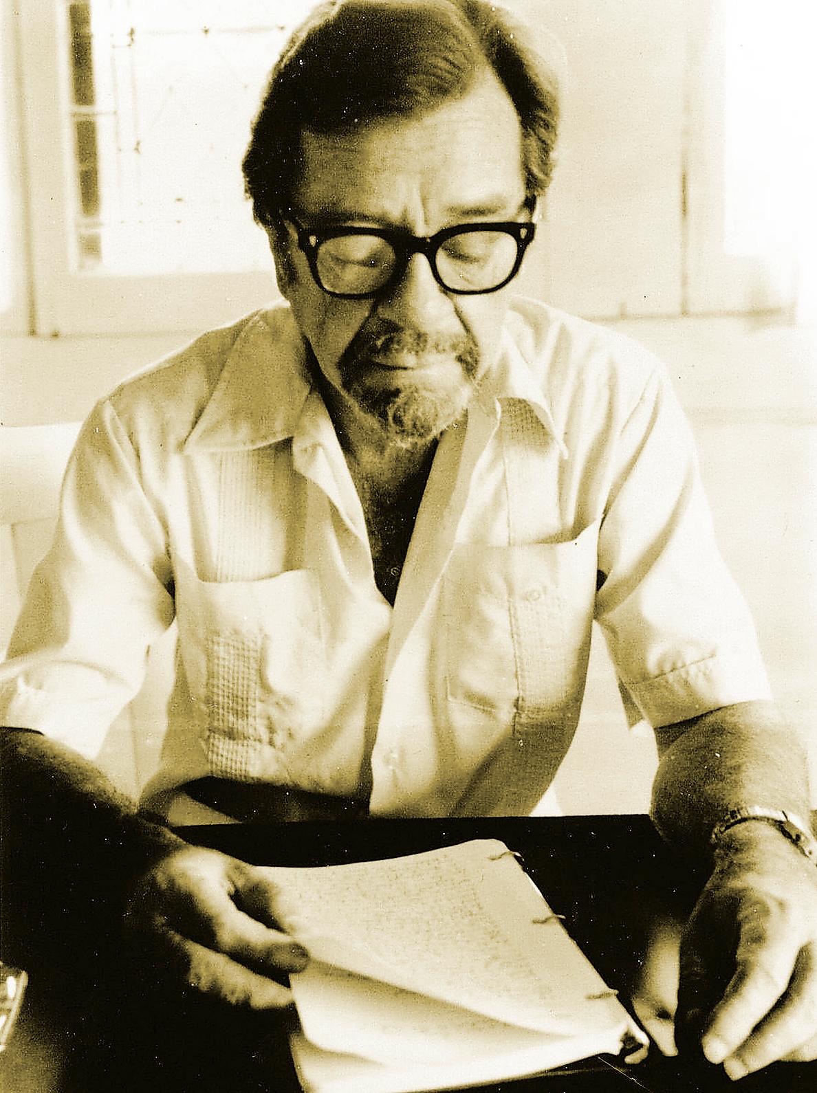 Amerikanske  författaren John Williams (1922–1994) gav ut två diktsamlingar och fyra romaner.