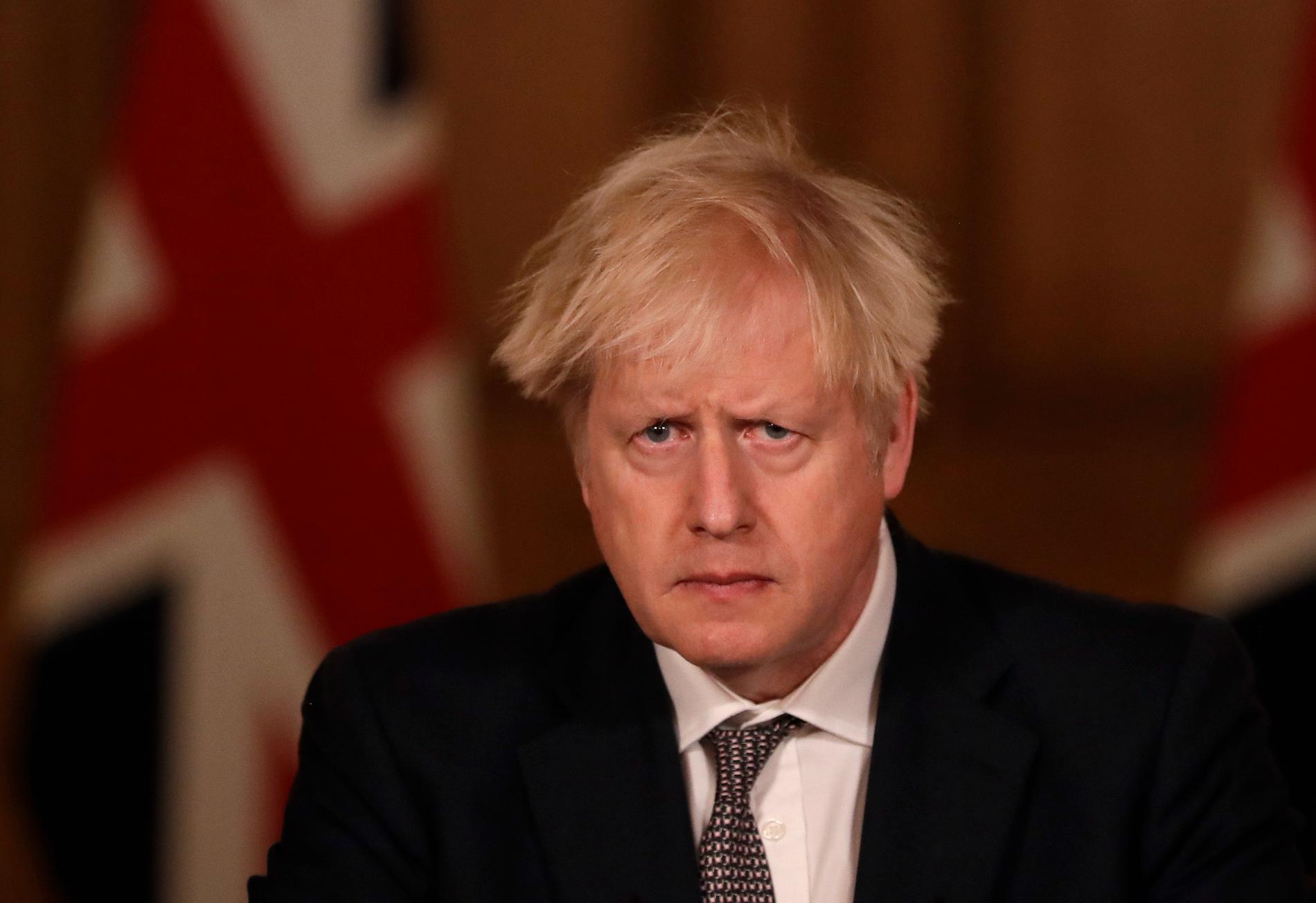 Boris Johnson håller krismöte med den brittiska regeringen. 