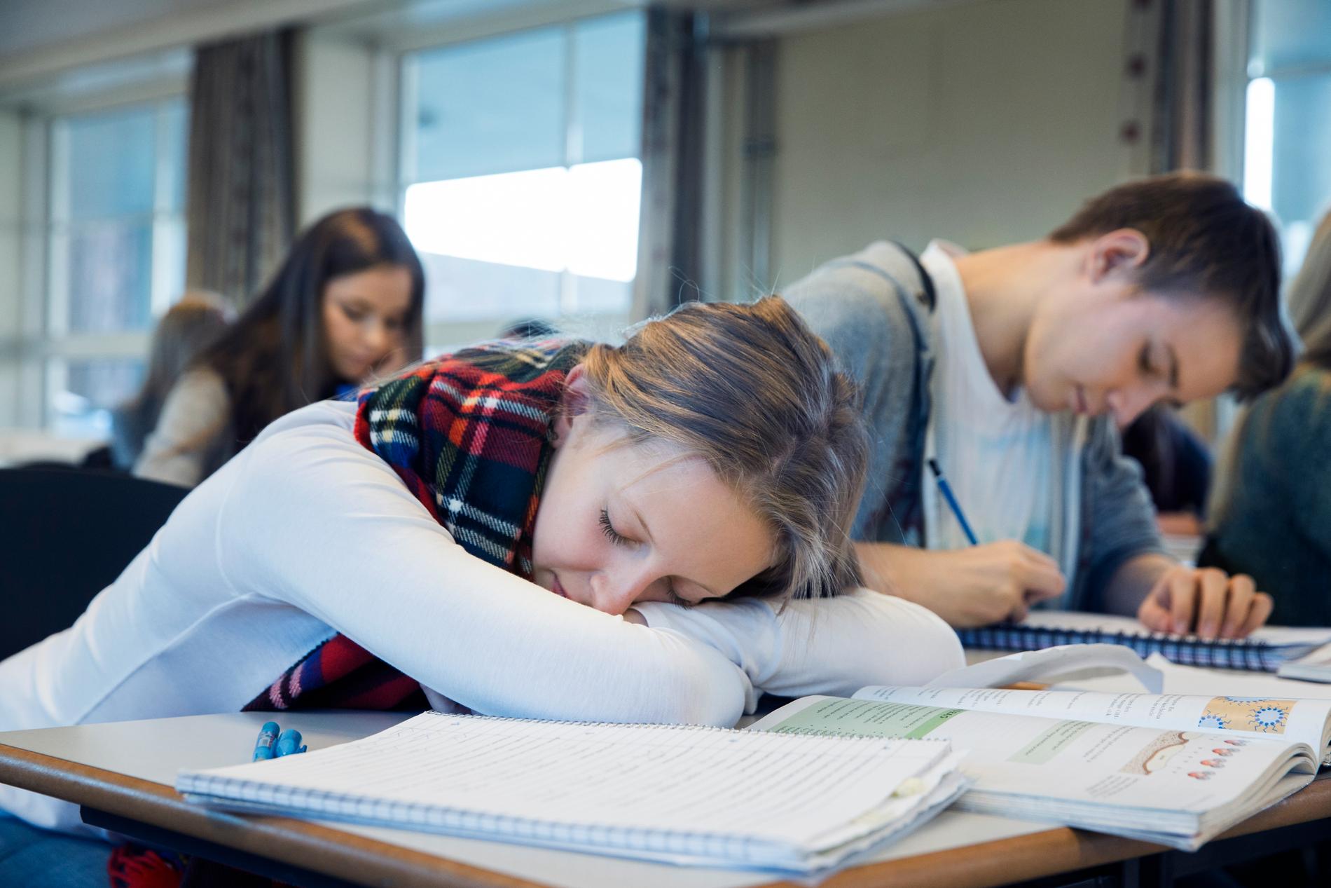 Försökspersoner i en sömnstudie tappade tio procent av inlärningen när de sovit en halv natt, jämfört med en hel natt. Personen på bilden har ingen koppling till artikeln. Arkivbild.