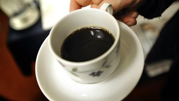 Kaffedrickare lever längre – nu tror sig forskarna veta varför.