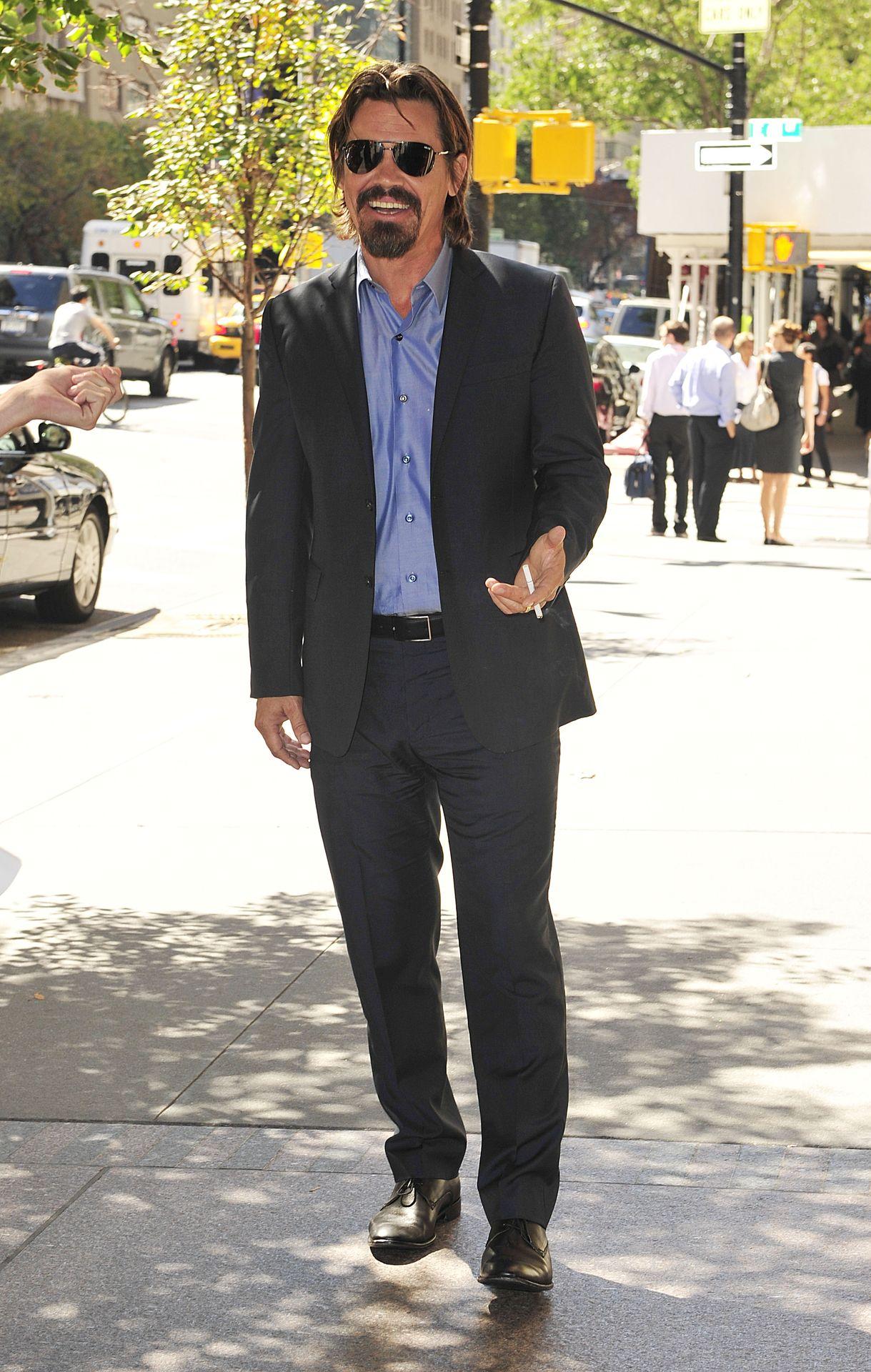 Josh på kändistät modeshow i New York Här anländer Hollywoodstjärnan Josh Brolin.