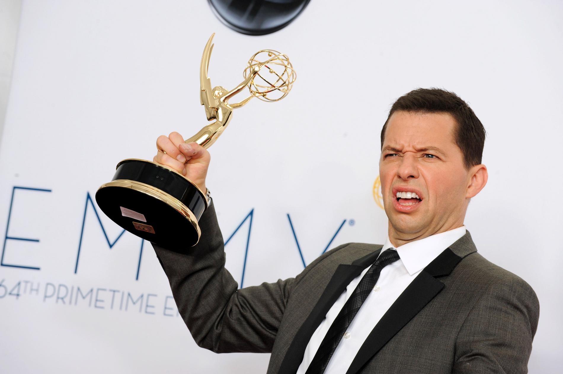 Jon Cryer från ”Two and a half men” har vunnit Emmy för bästa manliga huvudroll.