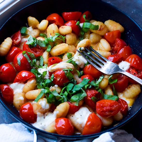 Gnocchi med goda små tomater.
