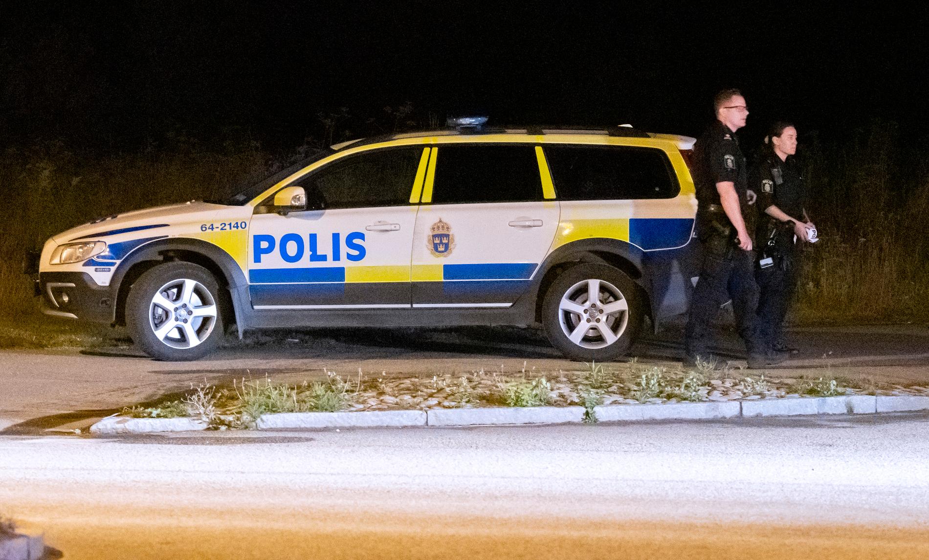 Polis på plats mellan trafikplats Råby och Råbyhemmet i Lund på onsdagskvällen efter att en fritagning ägt rum.