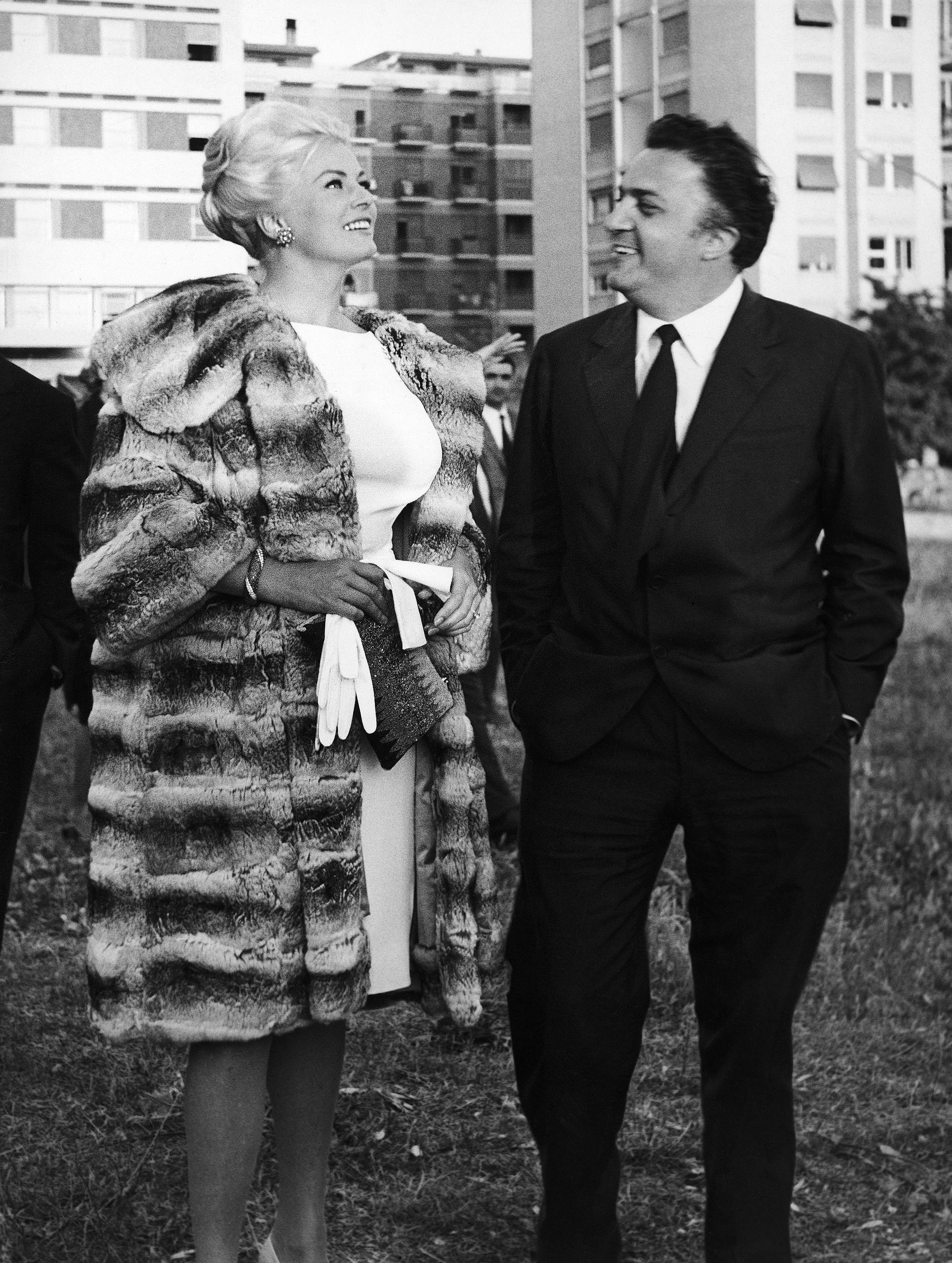 Anita Ekberg med italienske filmregissören Frederico Fellini i Rom 29 maj 1961.