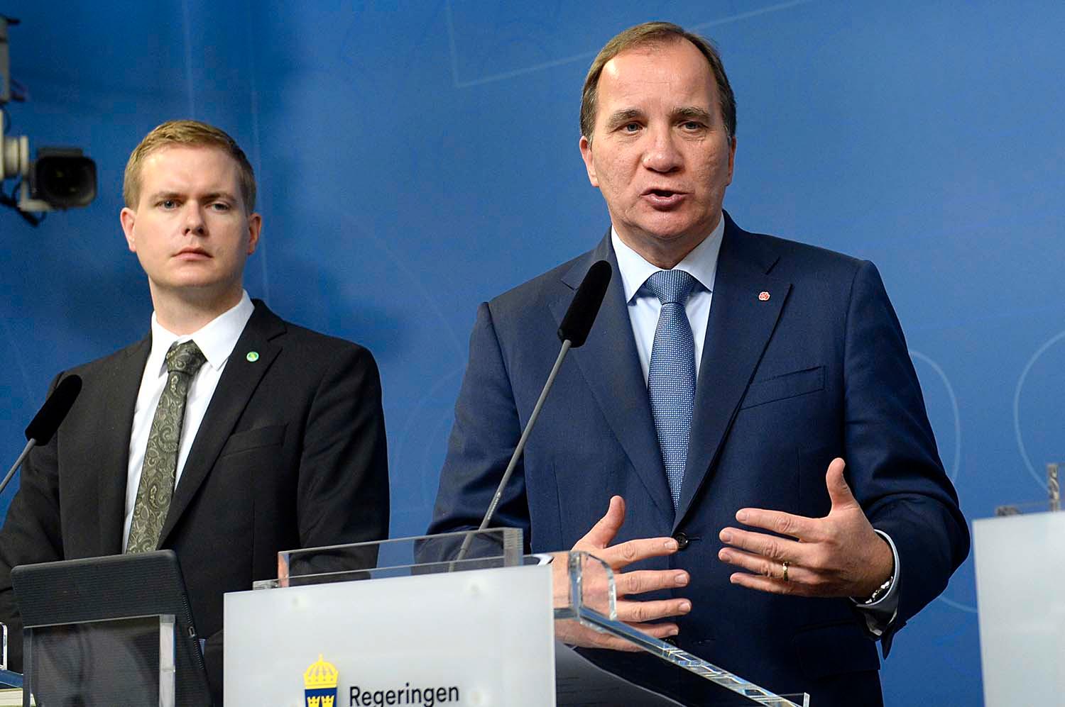 Statsminister Stefan Löfven (S) och Gustav Fridolin håller presskonferens om flyktingpolitiken hösten 2015.